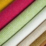 
			Текстильные обои на флизелиновой основе: виды, преимущества, как клеить		