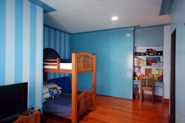 Выбираем стильные обои для детской комнаты для мальчика: фото ярких комнат ребенка с вариантами сюжетов