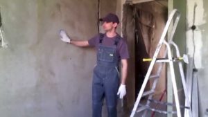 Поклейка обоев на бетонную стену без грунтовки или шпаклевки: можно или нет? В чем риски, и как выбрать нужные материалы для работы