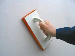 Панели или бумага, плиты гипсокартона или смесь для выравнивания, что применяют и чем лучше выровнять очень кривые стены
