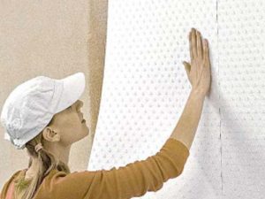 Как приклеить стекловолокно обои на стену: технология, последовательность работ и требования к поверхности перед оклейкой